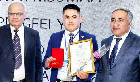 Prezident 4-sinf o'quvchisiga avtomobil sovg'a qildi: ta'lim sohasida yana kimlar avtomobil bilan taqdirlangan?