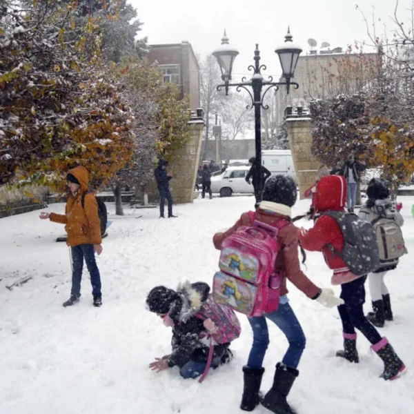 Ҳаво совуқлиги сабаб мактабда дарслар вақтини 45 дақиқадан 40 дақиқага қисқартириш мумкинми?