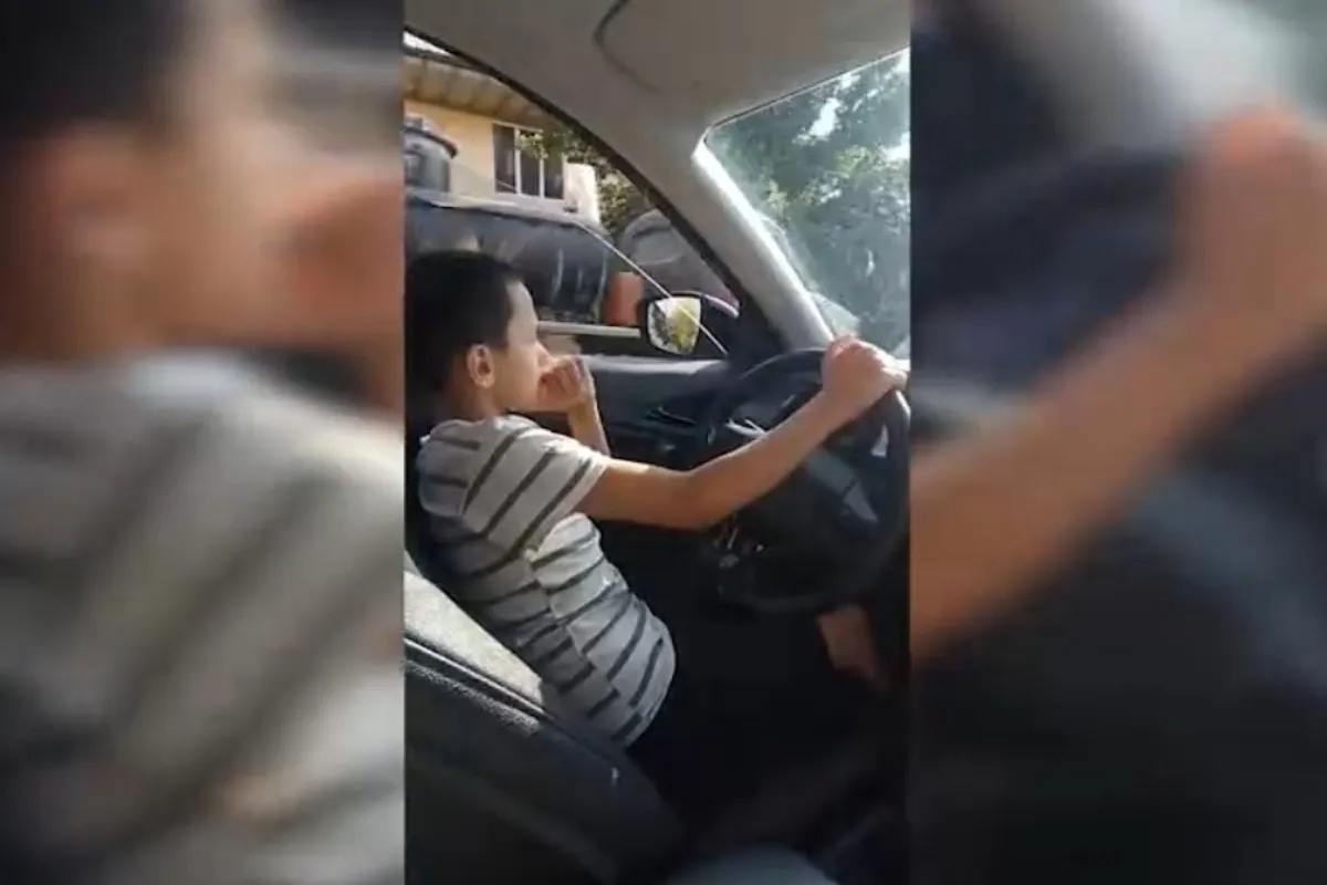5-sinf o‘quvchisi avtomobil boshqardi, oqibatda otasiga nisbatan ma’muriy bayonnoma rasmiylashtirildi (video)