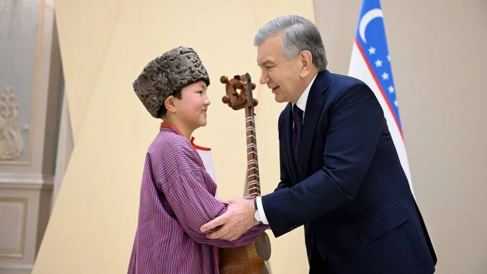 Prezident 4-sinf o’quvchisiga avtomobil sovg’a qildi: ta’lim sohasida yana kimlar avtomobil bilan taqdirlangan?