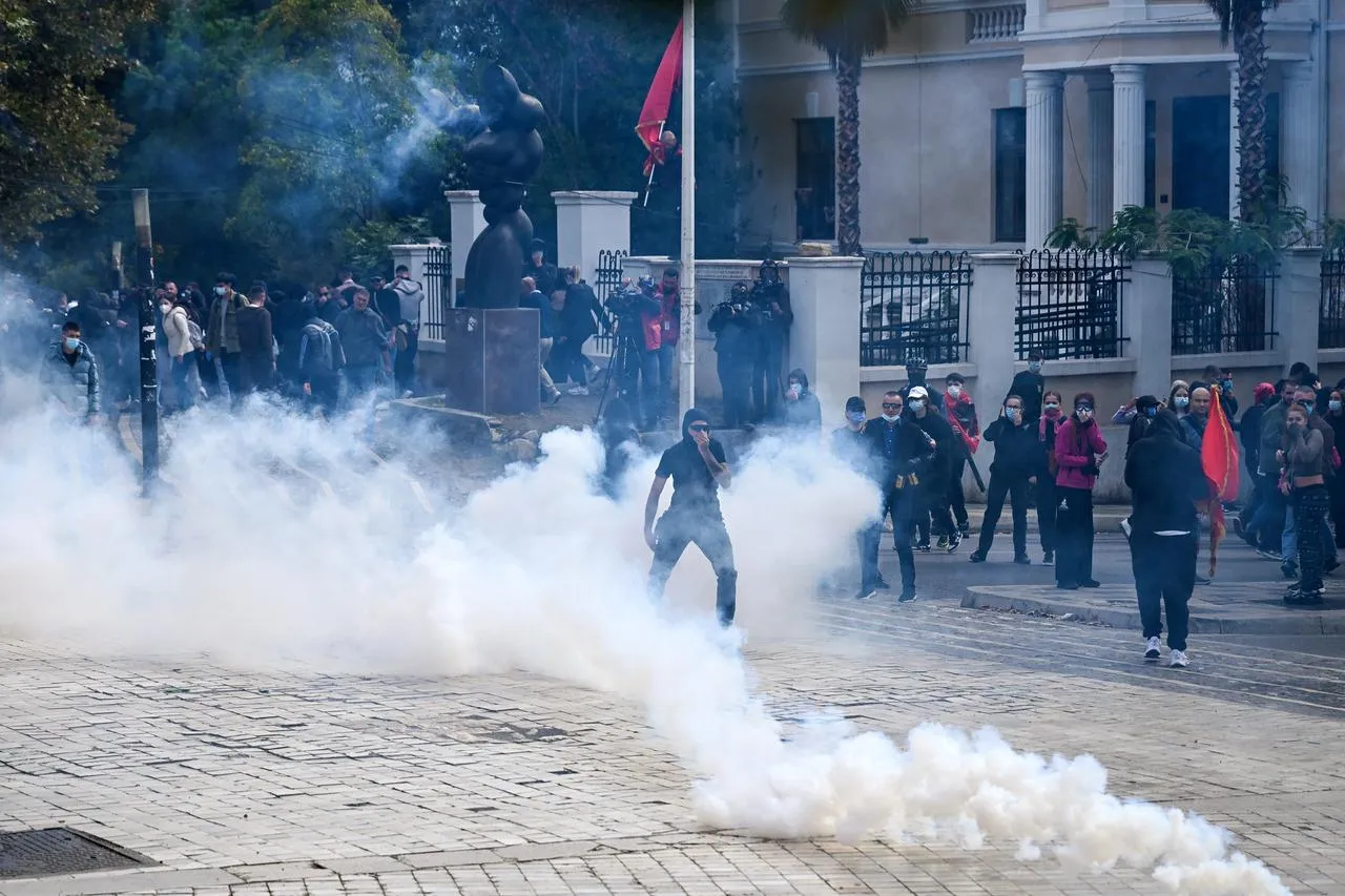Albaniyada ta’limdan norozi talabalar namoyishga chiqdi. Ular nima xohlaydi?