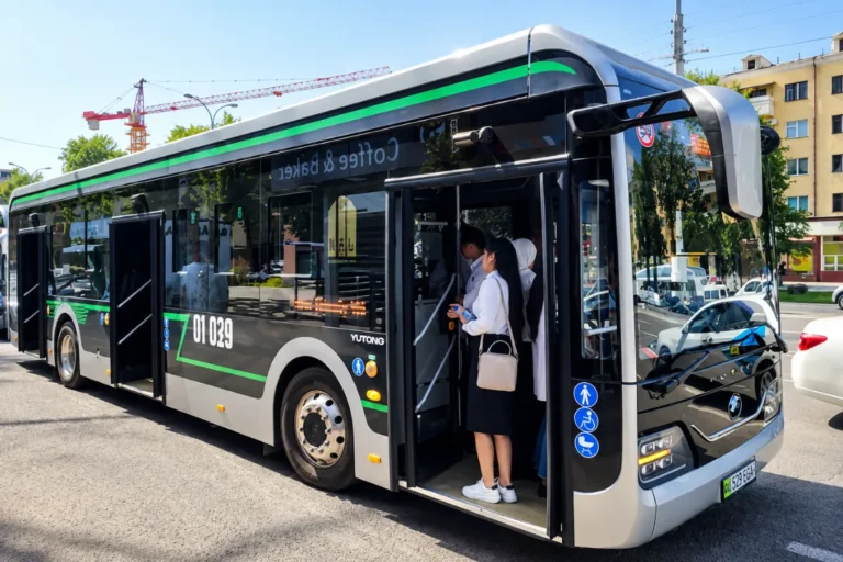 Talabalarning qaytishi avval metroda keyin esa avtobuslarda yo‘lovchi tashish rekordiga sabab bo‘ldi