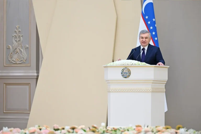 “Rektorlar qayerga qarab o‘tiribdi?” — Prezident rektorlar faoliyatini keskin tanqid qildi