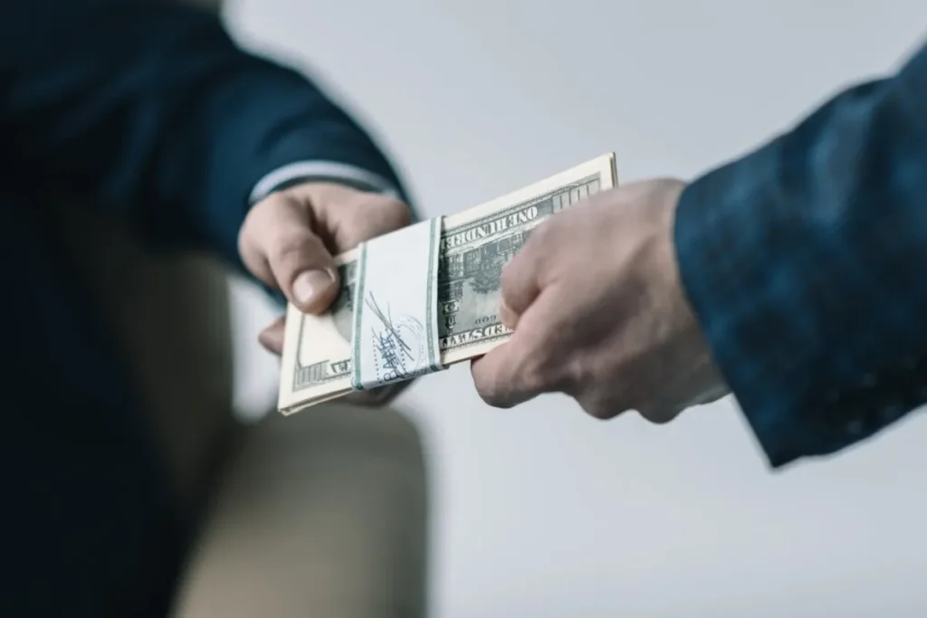 Buxoroda tarbiyachi lavozimi uchun pora olgan bog‘cha direktori ushlandi