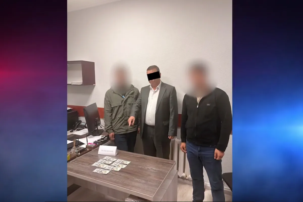Talabani oʻqishga qayta tiklash uchun pora soʻragan texnikum dekani ushlandi
