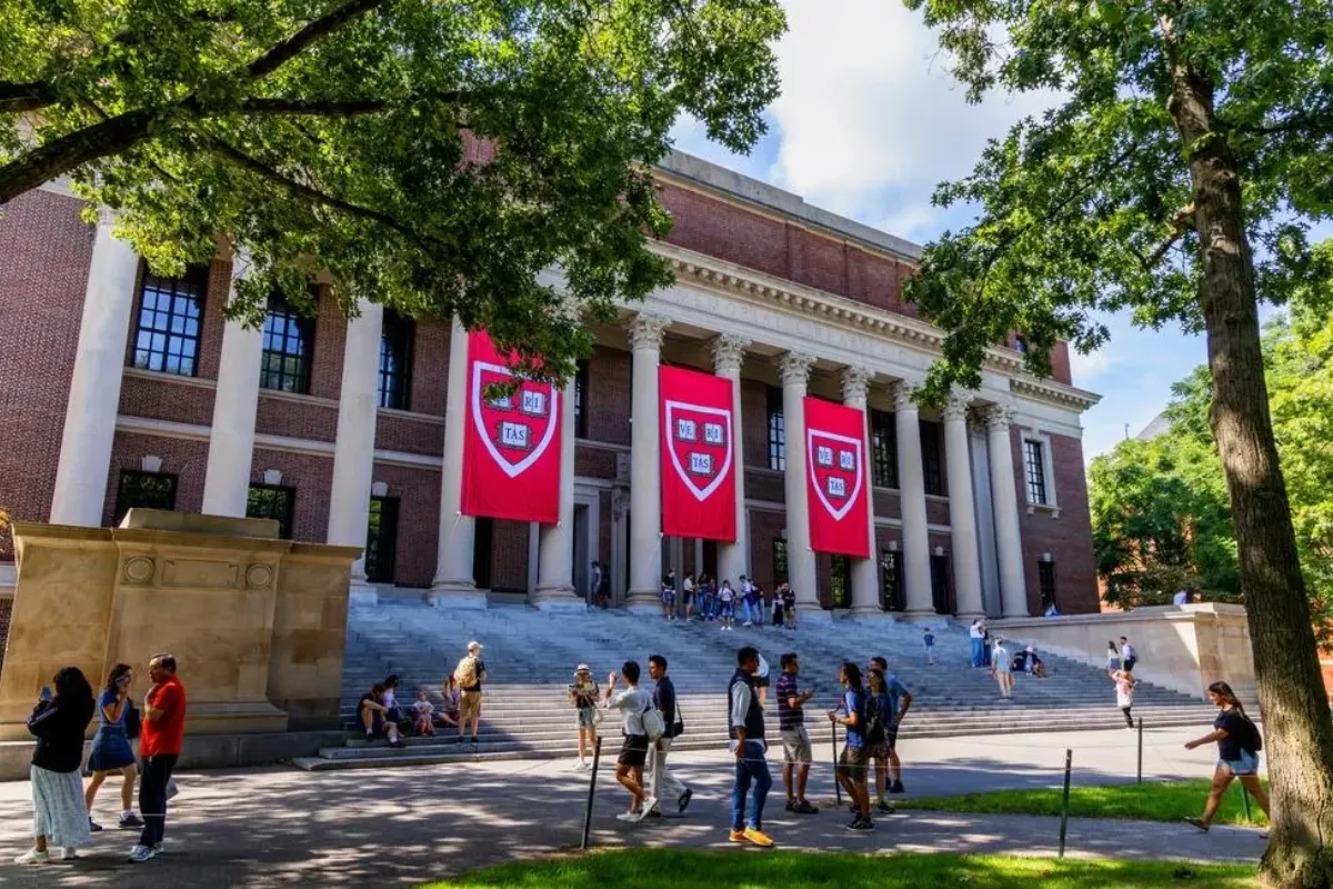 Garvard universiteti professorlari a’lo baholarni 20 foizga kamaytirmoqchi
