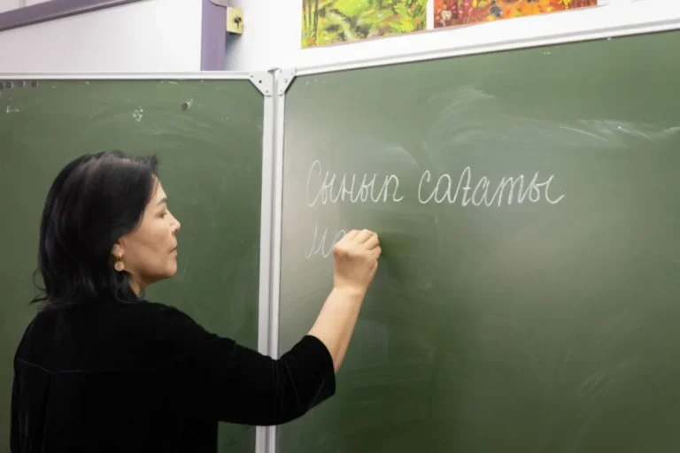 Qozog‘istonda tajribali o‘qituvchilar uchun malaka testi bekor qilindi