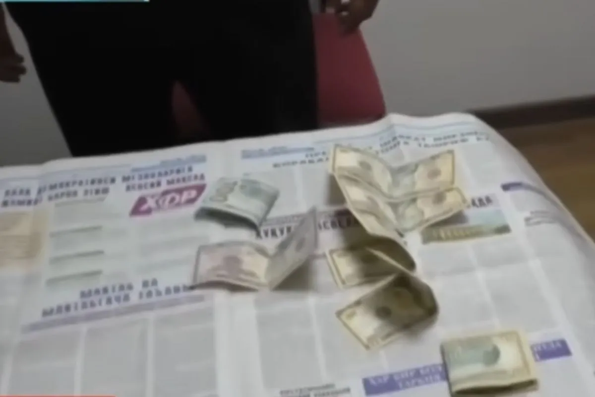 Сурхондарё вилоятида мактаб директори пора олаётган вақтида қўлга олинди