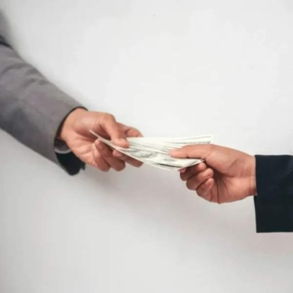 Xorazmda bogʻcha direktori tadbirkordan 15 mln so‘m miqdorida pora olayotganda qoʻlga olindi