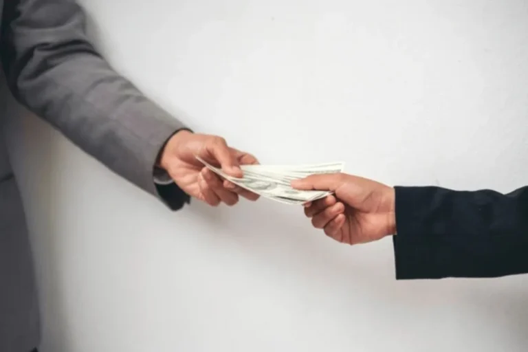 Xorazmda bogʻcha direktori tadbirkordan 15 mln so‘m miqdorida pora olayotganda qoʻlga olindi