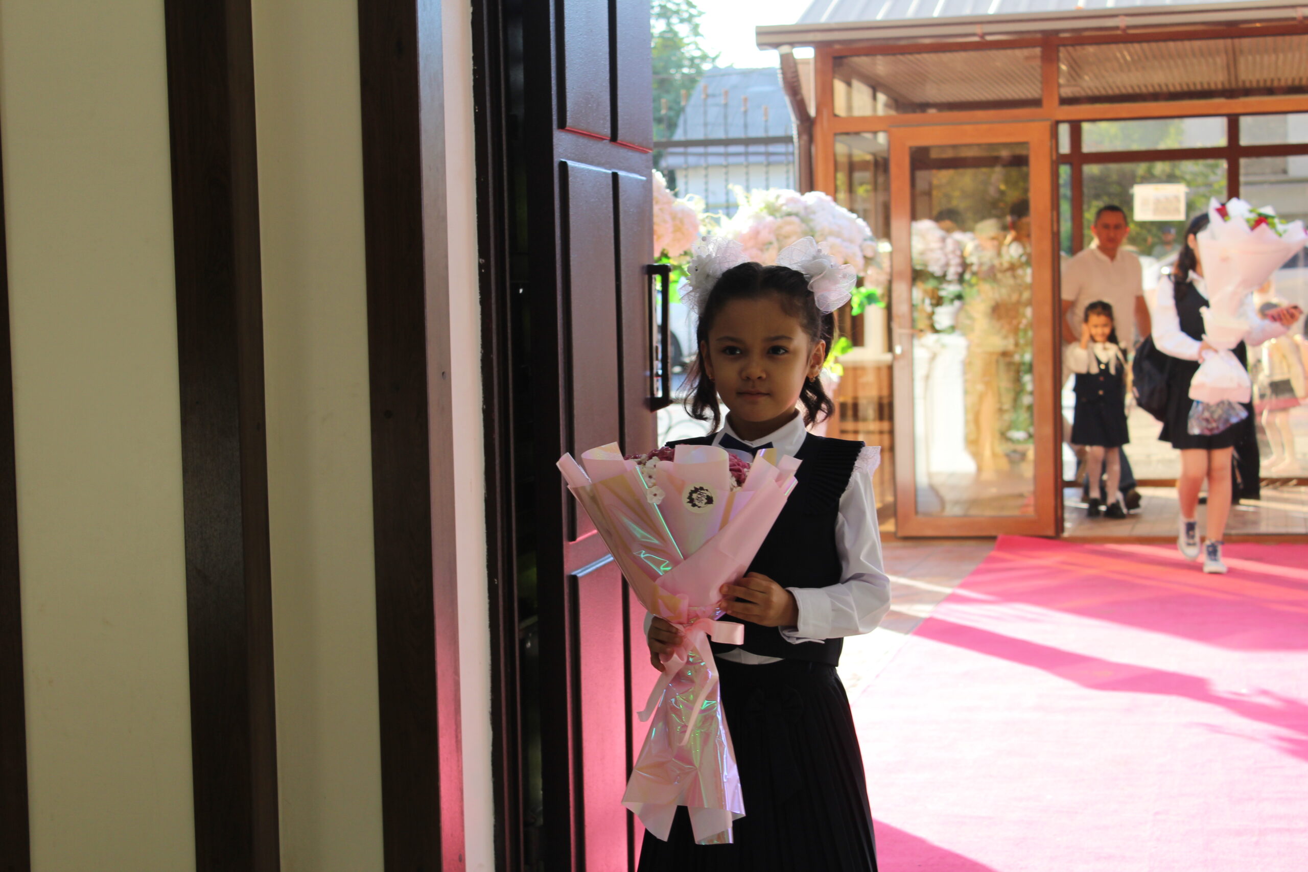 Bugundan maktablarda yangi o‘quv yili boshlandi — fotoreportaj