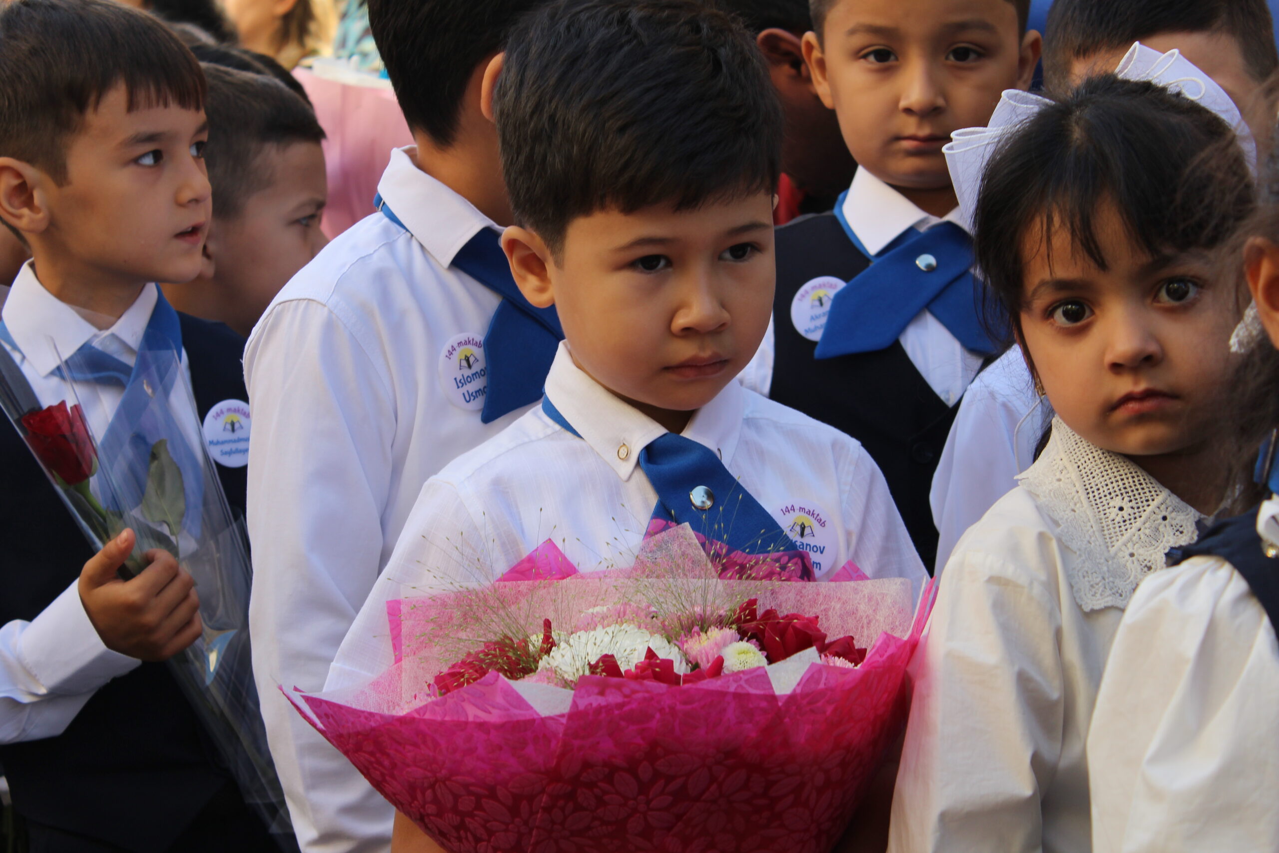 Bugundan maktablarda yangi o‘quv yili boshlandi — fotoreportaj