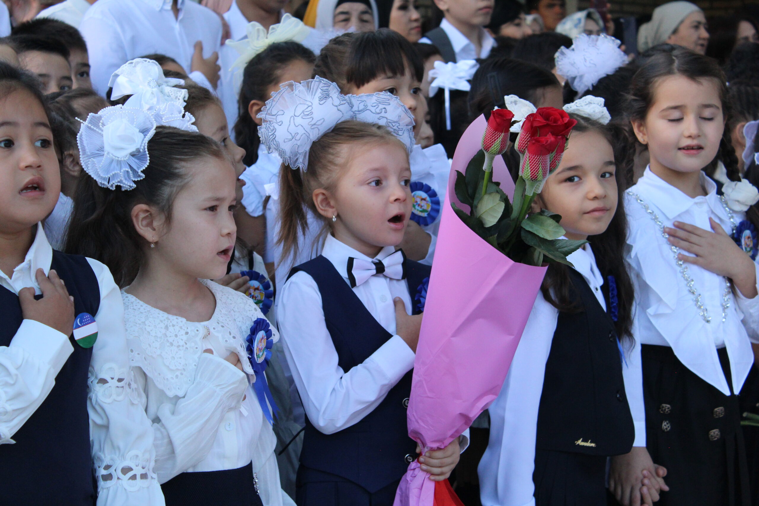 Bugundan maktablarda yangi o‘quv yili boshlandi — fotoreportaj