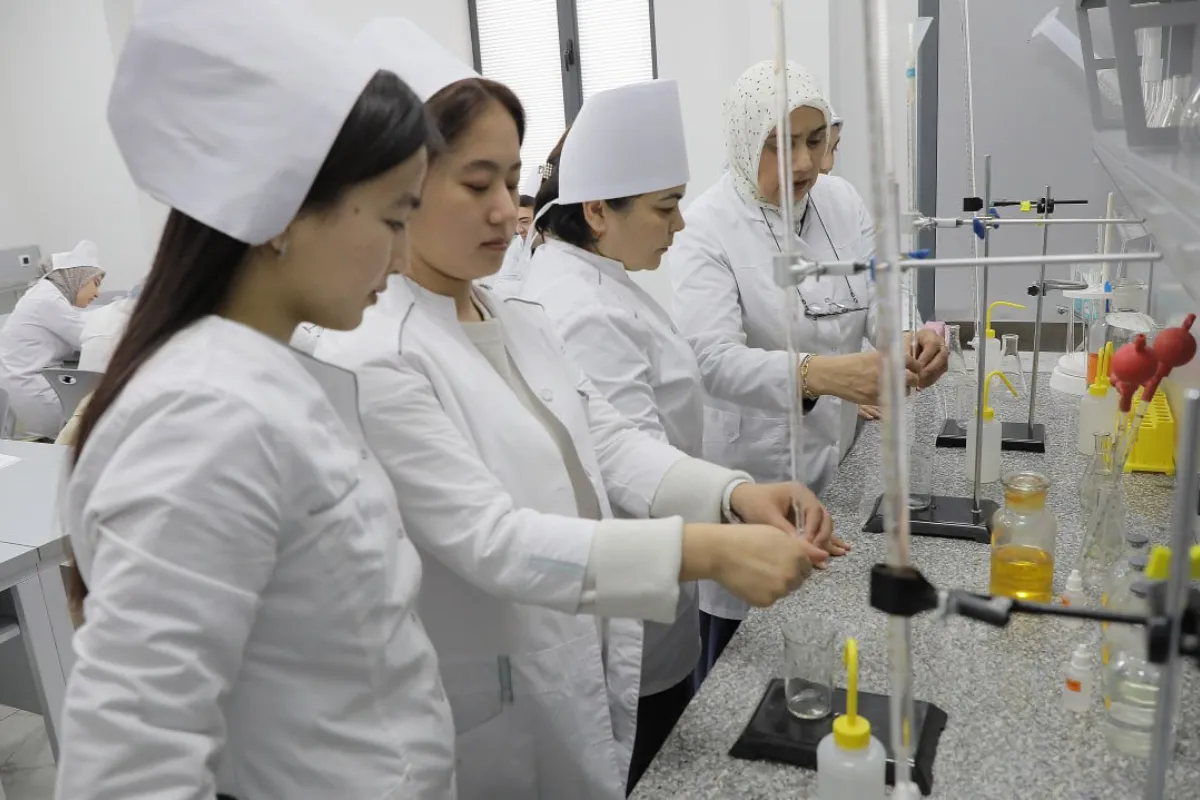 Zamonaviy ta’lim, xalqaro imkoniyatlar va mustahkam kelajak: nega yoshlar Farmatsevtika ta’lim va tadqiqot institutini tanlamoqda?