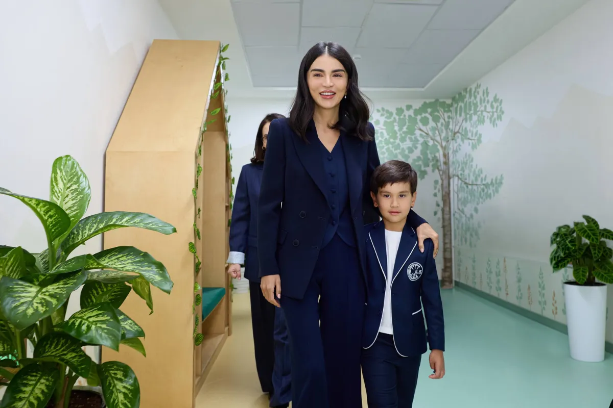 Saida Mirziyoyeva xorijiy tillarga ixtisoslashtirilgan maktab-internati faoliyati bilan tanishdi