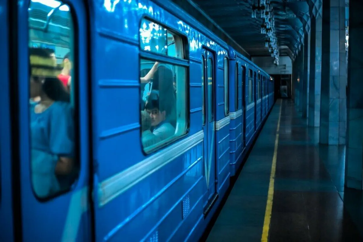 “Toshkent metropoliteni” yo‘lovchilarni tig‘iz vaqtlarda tartib-qoidalarga amal qilishga chaqirmoqda