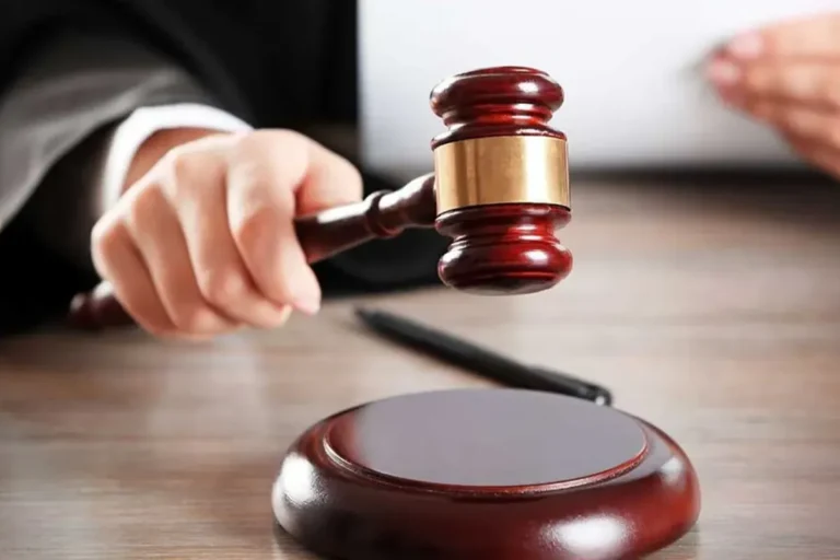 3 yoshga to‘lmagan bolani mashinasida qoldirib, uning o‘limiga sababchi bo‘lgan bog‘cha mudirasiga hukm o‘qildi