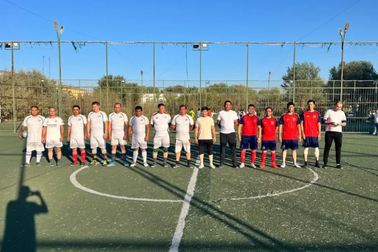 “Sportdan uzoqlashganlarni maydonga qaytarmoqchi edim”: Amudaryolik o‘qituvchi 30 yoshdan kattalar uchun mini-futbol ligasini tashkil etdi