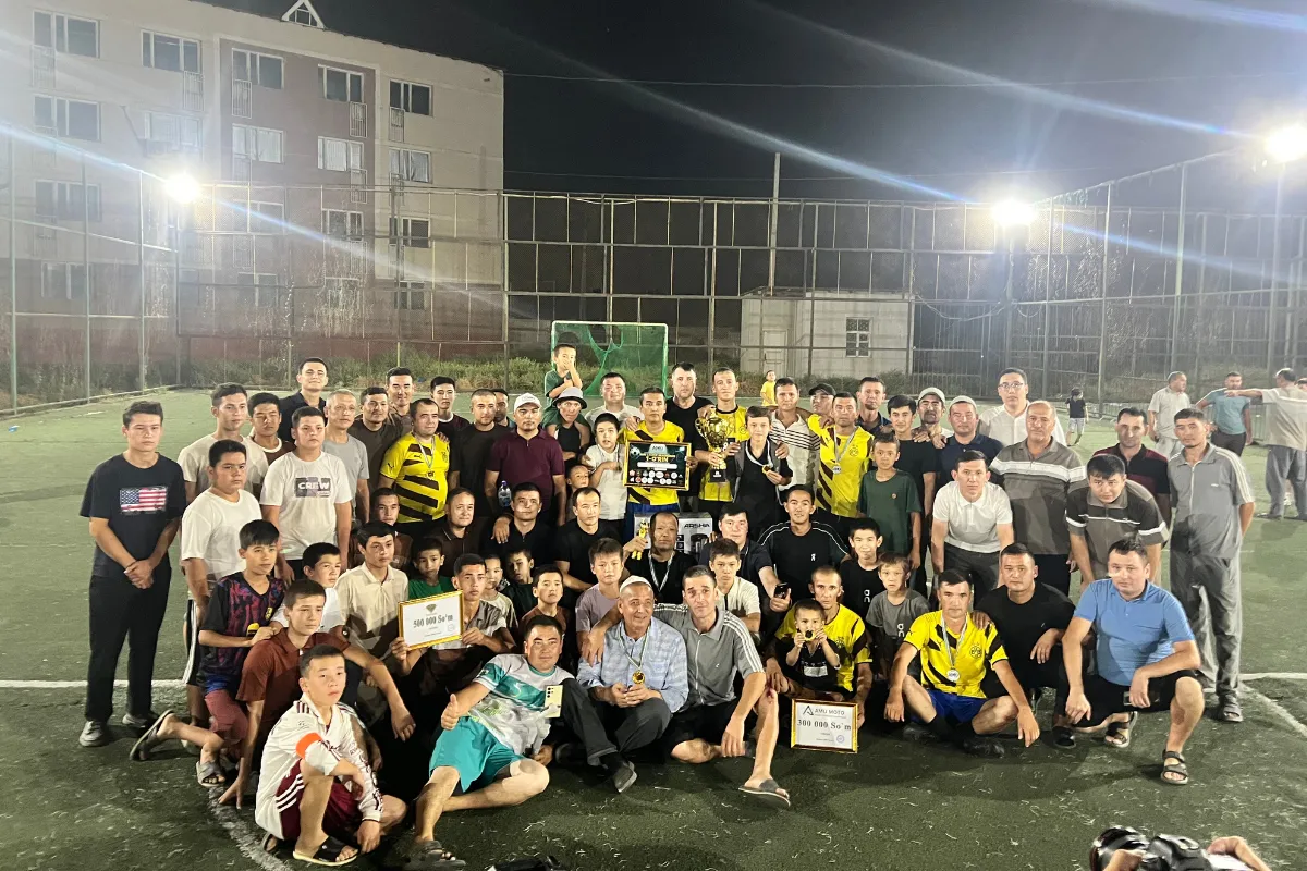 “Sportdan uzoqlashganlarni maydonga qaytarmoqchi edim”: Amudaryolik o‘qituvchi 30 yoshdan kattalar uchun mini-futbol ligasini tashkil etdi