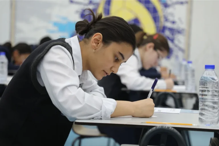 A-level va IB sertifikatiga ega abituriyentlar imtihonsiz o‘qishga qabul qilinadi