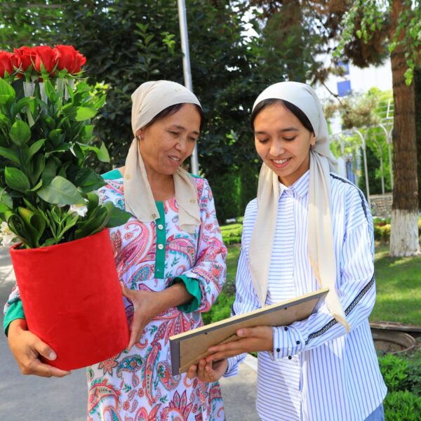 Prezident bilan uchrashgan qiz talaba boʻldi