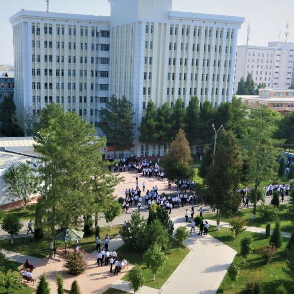 Тошкент давлат аграр университети ҳудудида қурилаётган янги ётоқхона биносининг қурилиши тўхтатилди (видео)