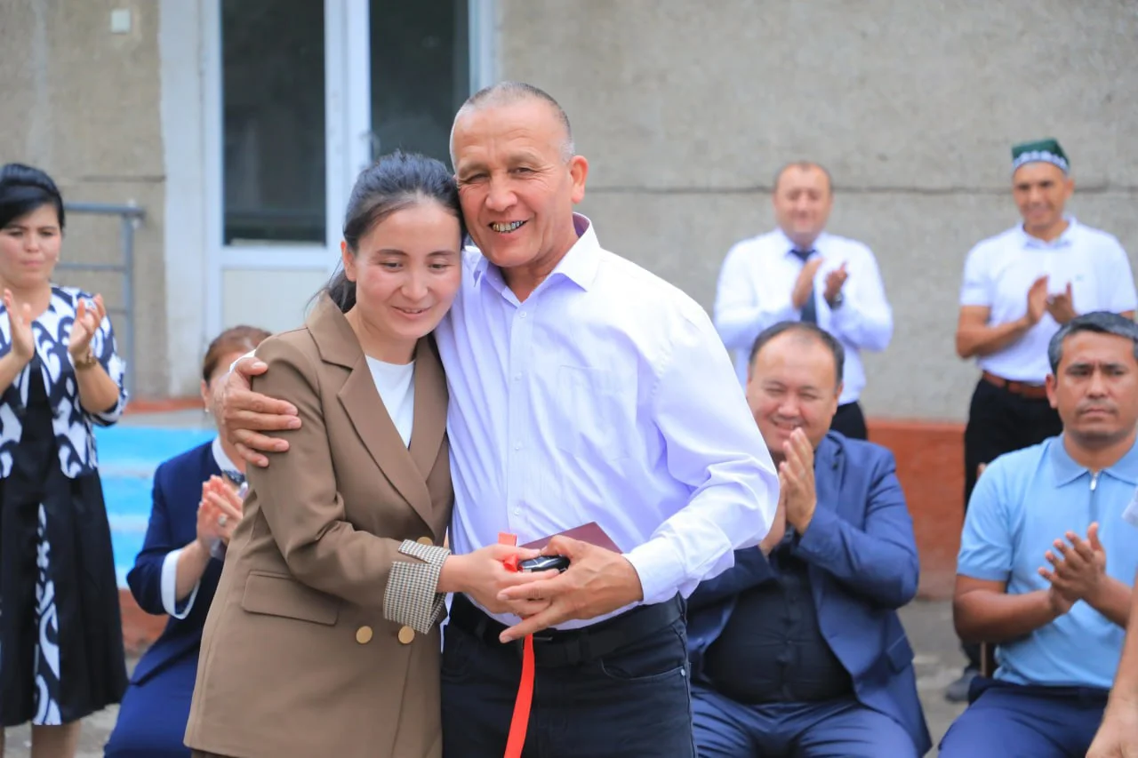 Prezident 4-sinf o'quvchisiga avtomobil sovg'a qildi: ta'lim sohasida yana kimlar avtomobil bilan taqdirlangan?