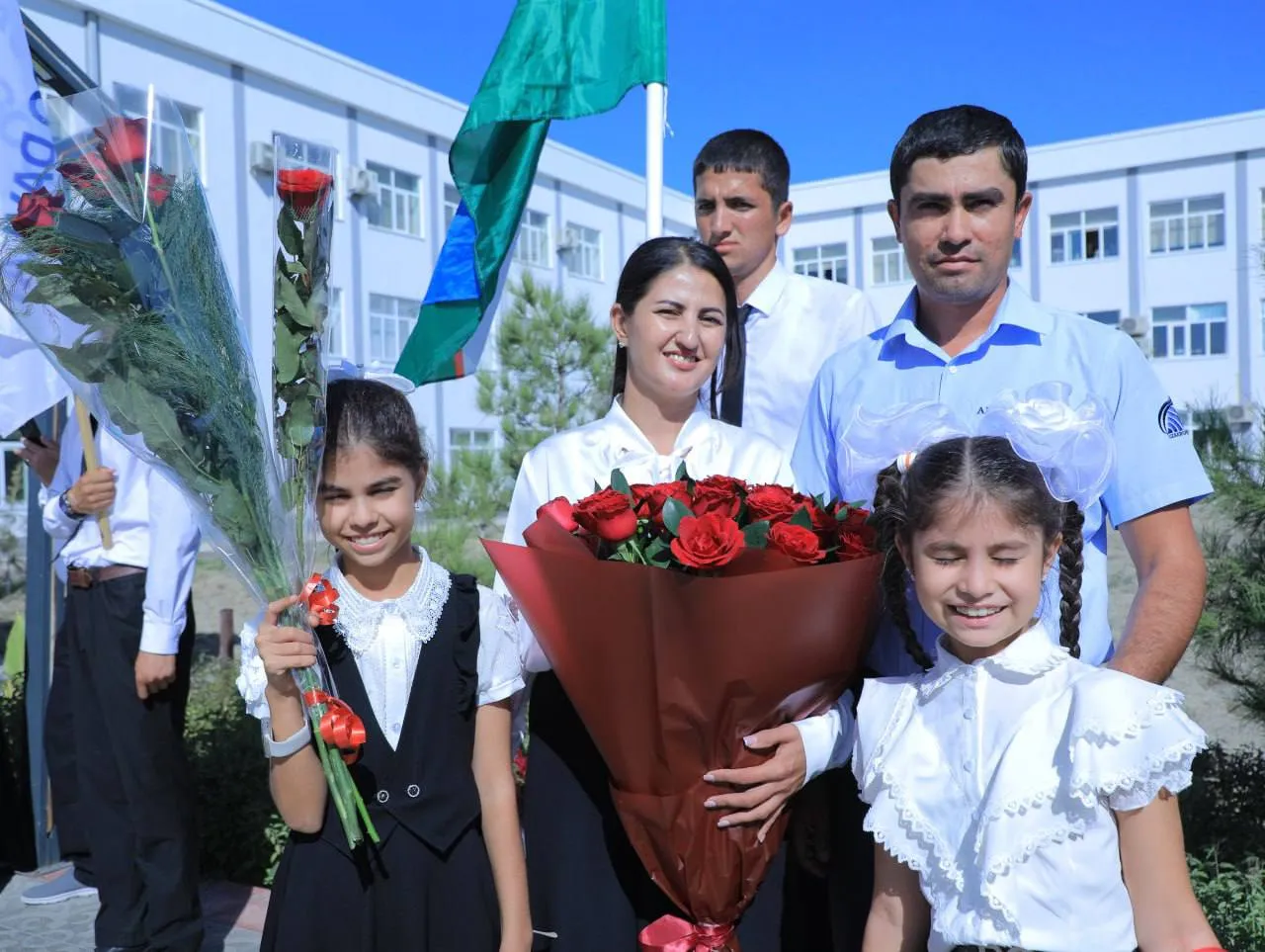 Prezident 4-sinf o'quvchisiga avtomobil sovg'a qildi: ta'lim sohasida yana kimlar avtomobil bilan taqdirlangan?