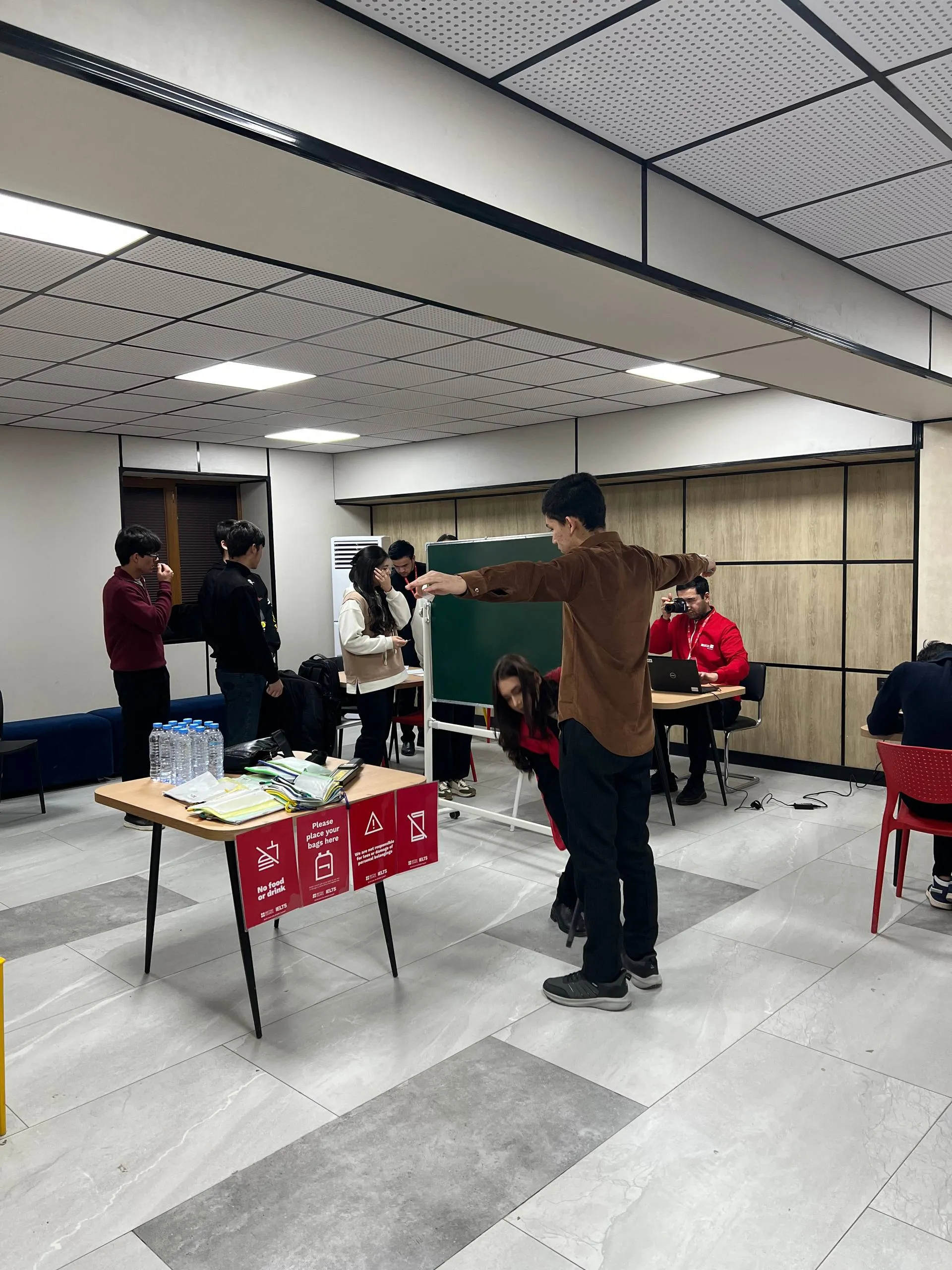 Тошкент вилоятида биринчи марта расмий IELTS имтиҳони Олмалиқдаги «Бухоро мактаби»да ўтказилди