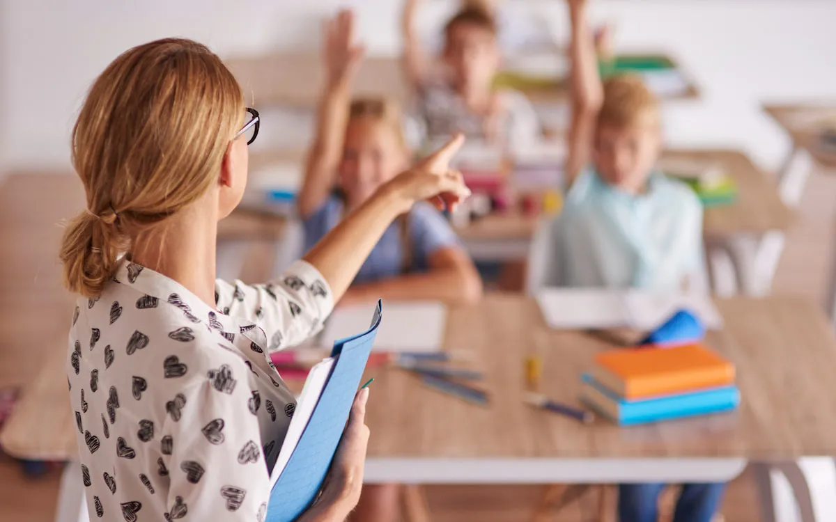 Сунъий интеллект воситалари ўқитувчиларга синфда қандай ёрдам бериши мумкин?