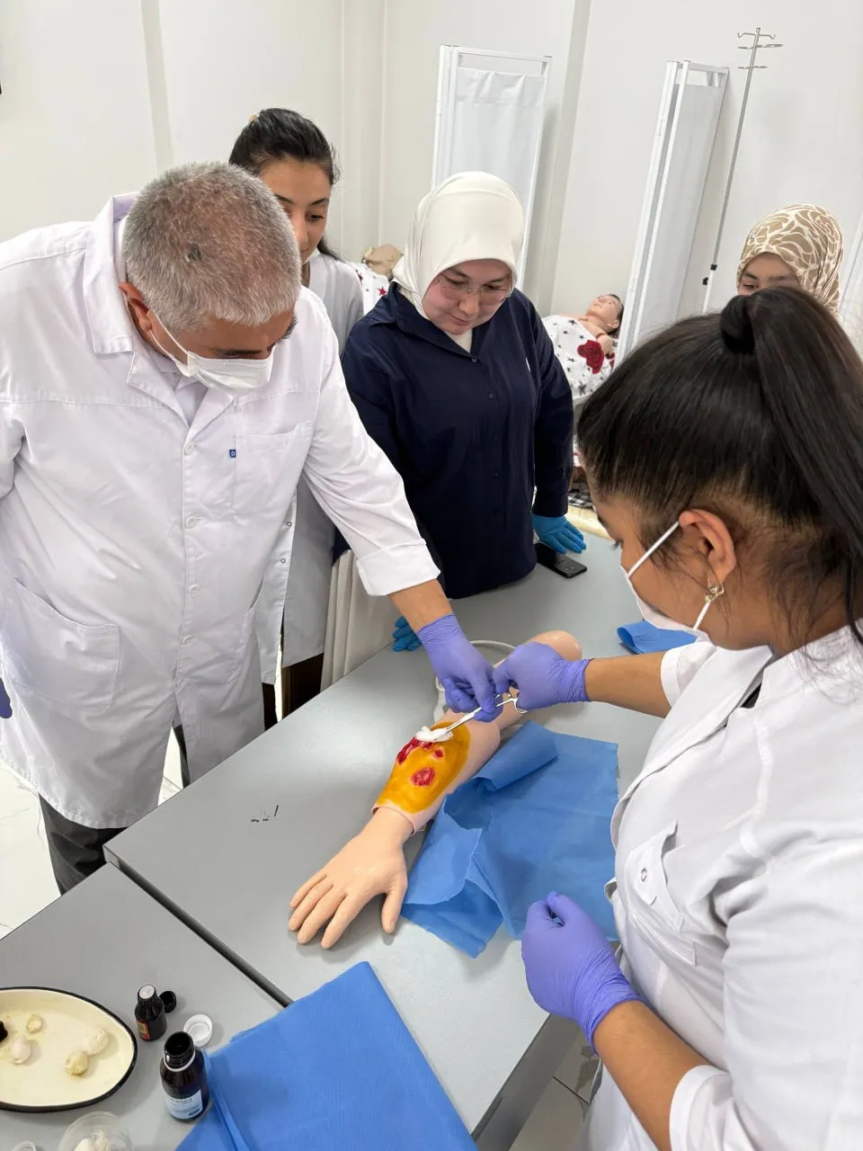 Zamonaviy ta’lim, xalqaro imkoniyatlar va mustahkam kelajak: nega yoshlar Farmatsevtika ta’lim va tadqiqot institutini tanlamoqda?