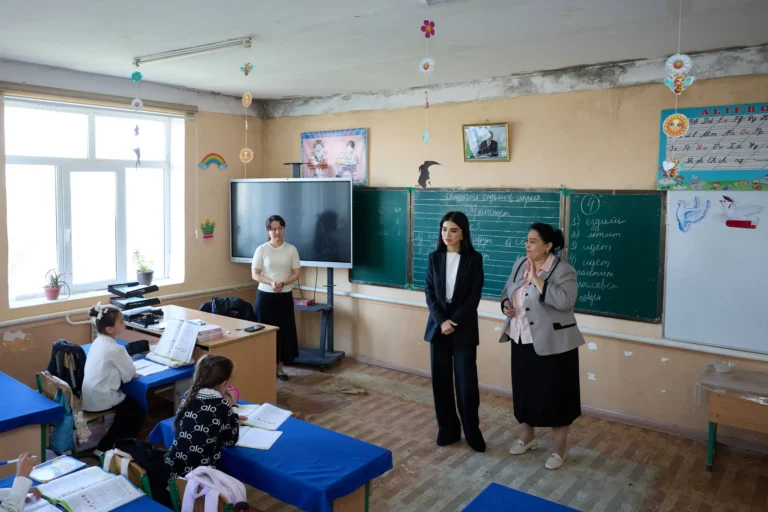 Saida Mirziyoyeva Xorazmdagi ta’lim muassasalari holatini ko‘zdan kechirdi
