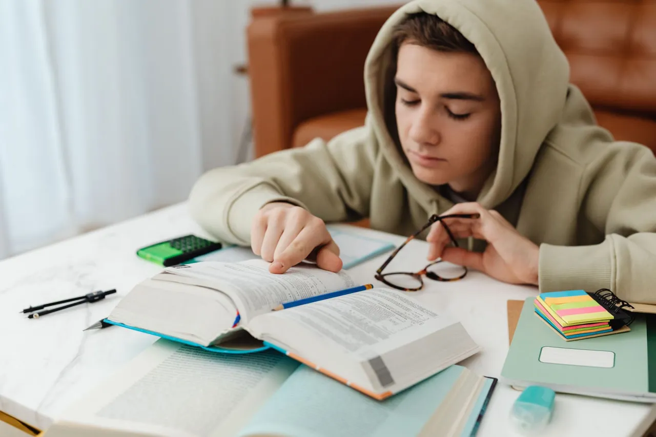 Xorijiy tillarni o‘rganish miyaning 13 yilgacha yoshroq saqlanishiga yordam beradi — tadqiqot