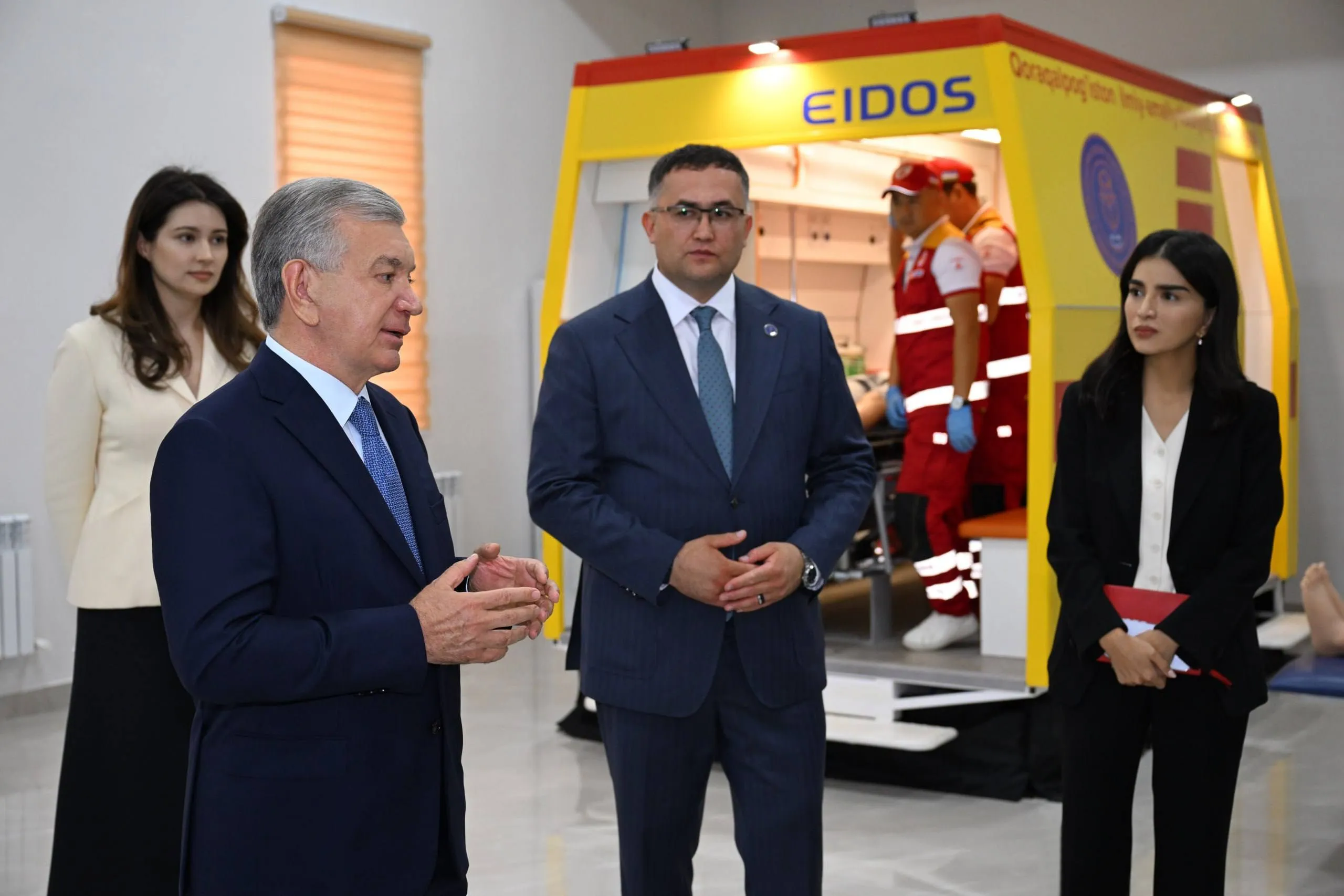 Prezident Shavkat Mirziyoyev Qoraqalpogʻiston ilmiy-amaliy tibbiyot akademiyasi faoliyati bilan tanishdi