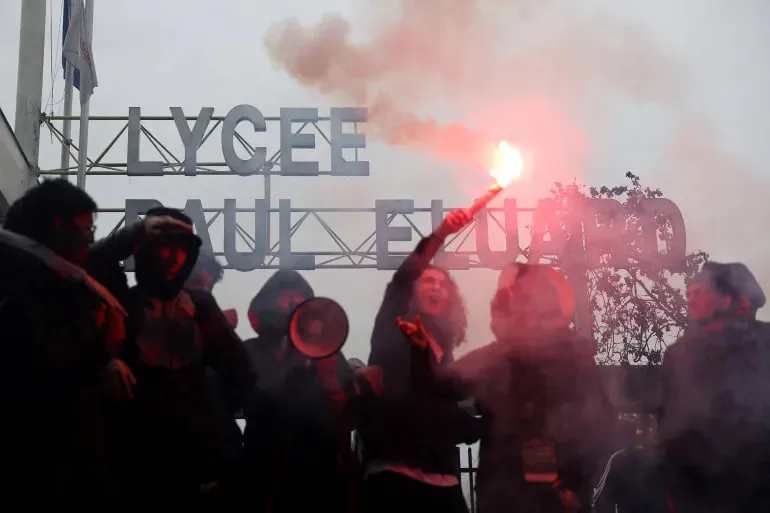 Ta’lim sharoitlari sabab Fransiyada yuzlab o‘quvchilar namoyishga chiqdi (video)