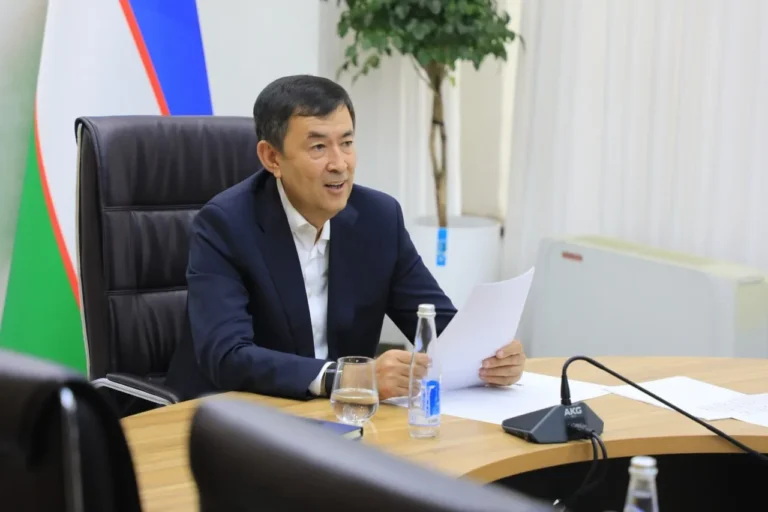 Yangi vazir kunning ikkinchi qismida sobiq MMTV binosida yig‘ilish o‘tkazdi