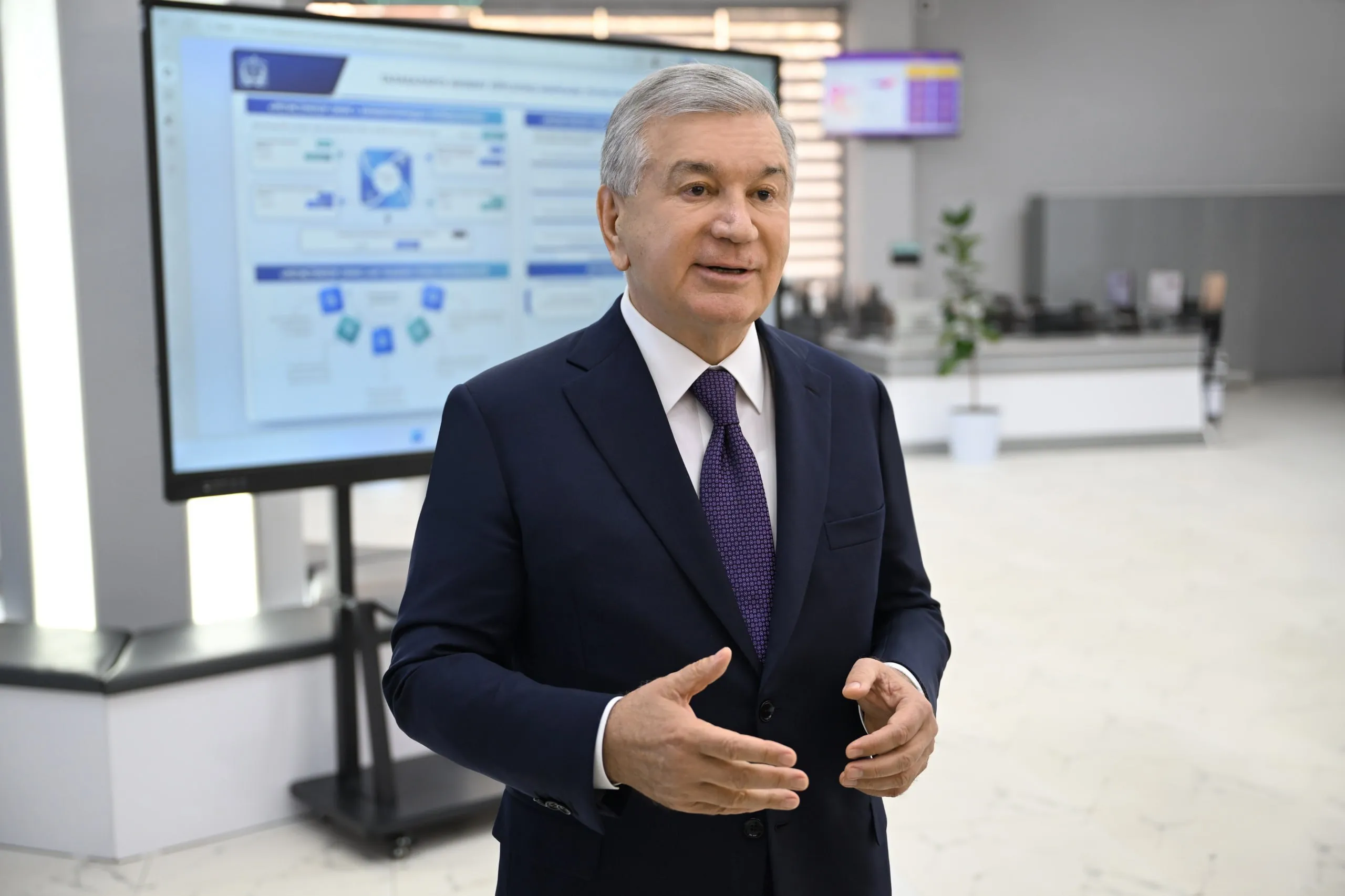 Prezident Qarshi davlat universitetidagi sharoitlar bilan tanishdi