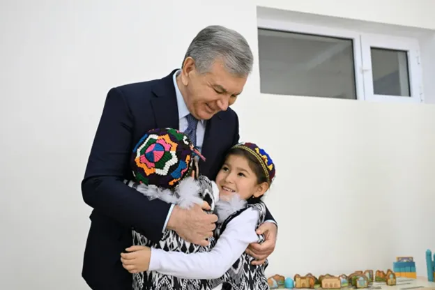 Prezident Surxondaryodagi maktab va o‘quv markazi faoliyati bilan tanishdi