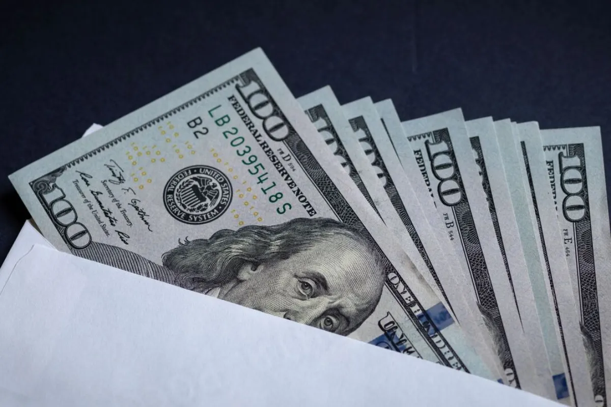 В Фергане директор детского сада задержан при получении взятки в размере 100 долларов США от помощника воспитателя