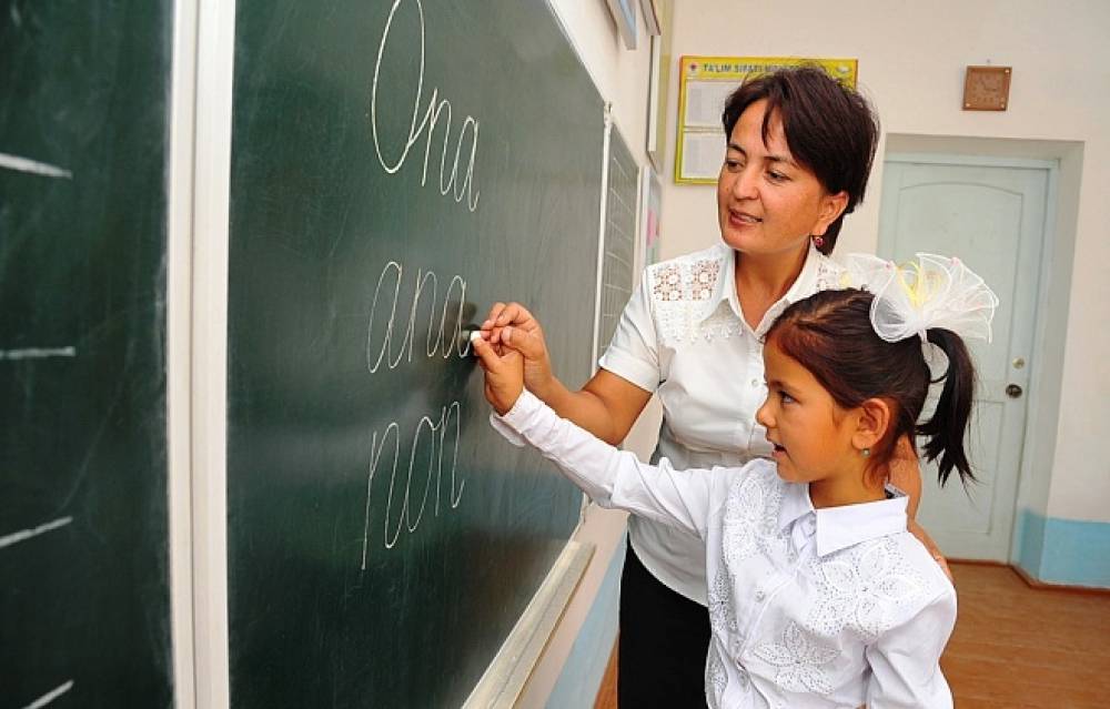 Qanday holatlarda umumta’lim maktablarining pedagoglariga 50 va 20 foiz ustama to‘lab beriladi?