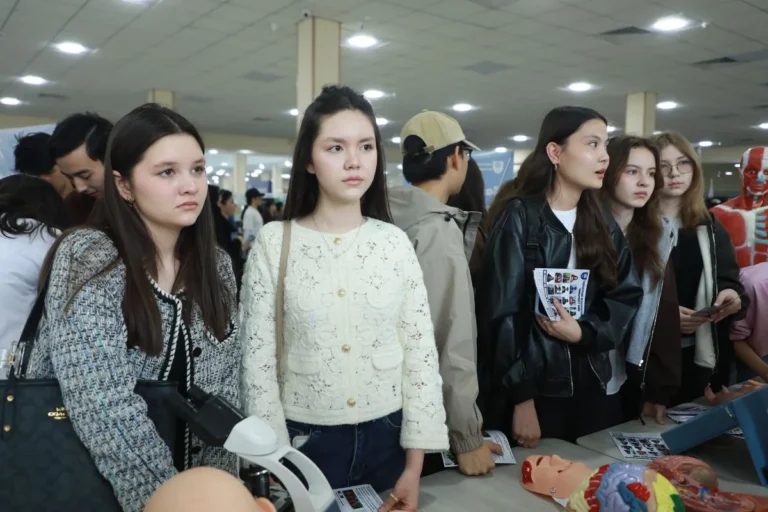 KIUT Job Fair – 2026: Toshkent Kimyo xalqaro universiteti talabalarning bandligini qanday ta’minlamoqda?