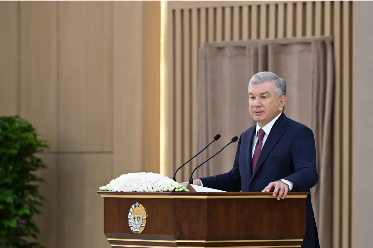 “11 yil maktabda oʻqitib, bitta kasb yo til oʻrgatmasdan, bolani keng dengizga qoʻyib yuboryapmiz, qani masʼuliyat?” — Prezident