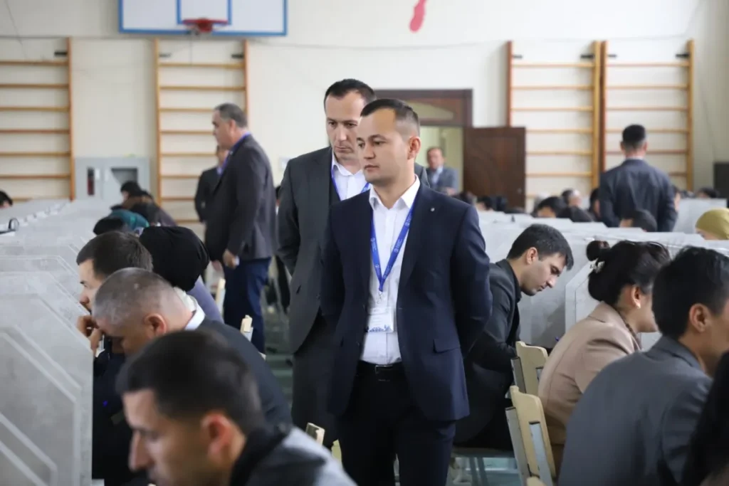 Pedagoglar attestatsiya va milliy sertifikat imtihoni uchun 50 foiz kamroq toʻlaydi: yana qaysi davlat xizmatlarini koʻrsatish arzonlashdi?