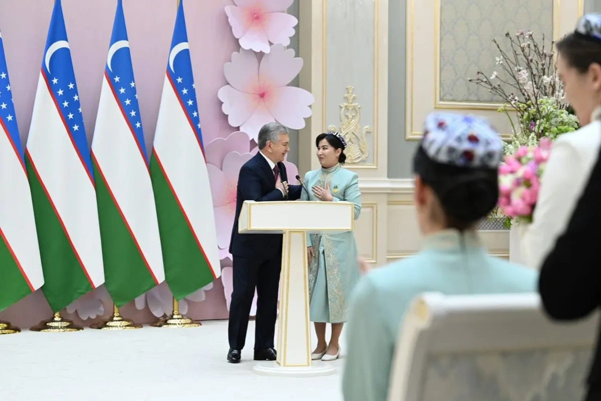 Prezident Zulfiya mukofoti sovrindori ijodkor Latofat Amirovaga ikki xonali uy sovg‘a qildi