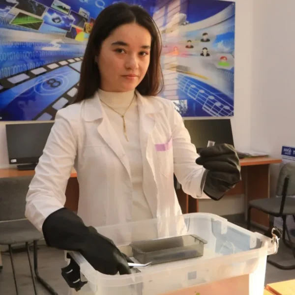 “Scorpio Tox Lab” muallifi: chayonni o‘ldirmasdan zaharini olish qurilmasini yaratgan talaba qiz bilan suhbat