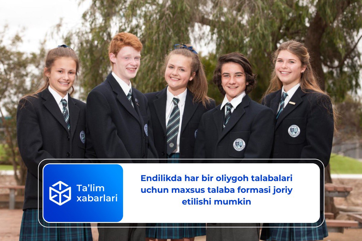 Ikki xoroz bilan jinsiy aloqada bolgan erkakning fotosurati